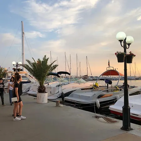 2 Bedroom With 2 Balconies And Sea Views Szveti Vlasz